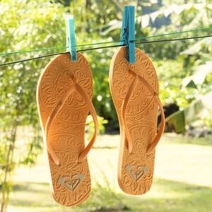 EUC  WOMENS ROXY ORANGE SIZE 7 FLIP FLOPS SANDALS​​​​​​